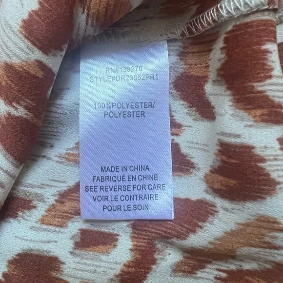 ⭐️Firm Price ⭐️ Barely worn Large top with ruffles sleeves - Picture 8 of 9